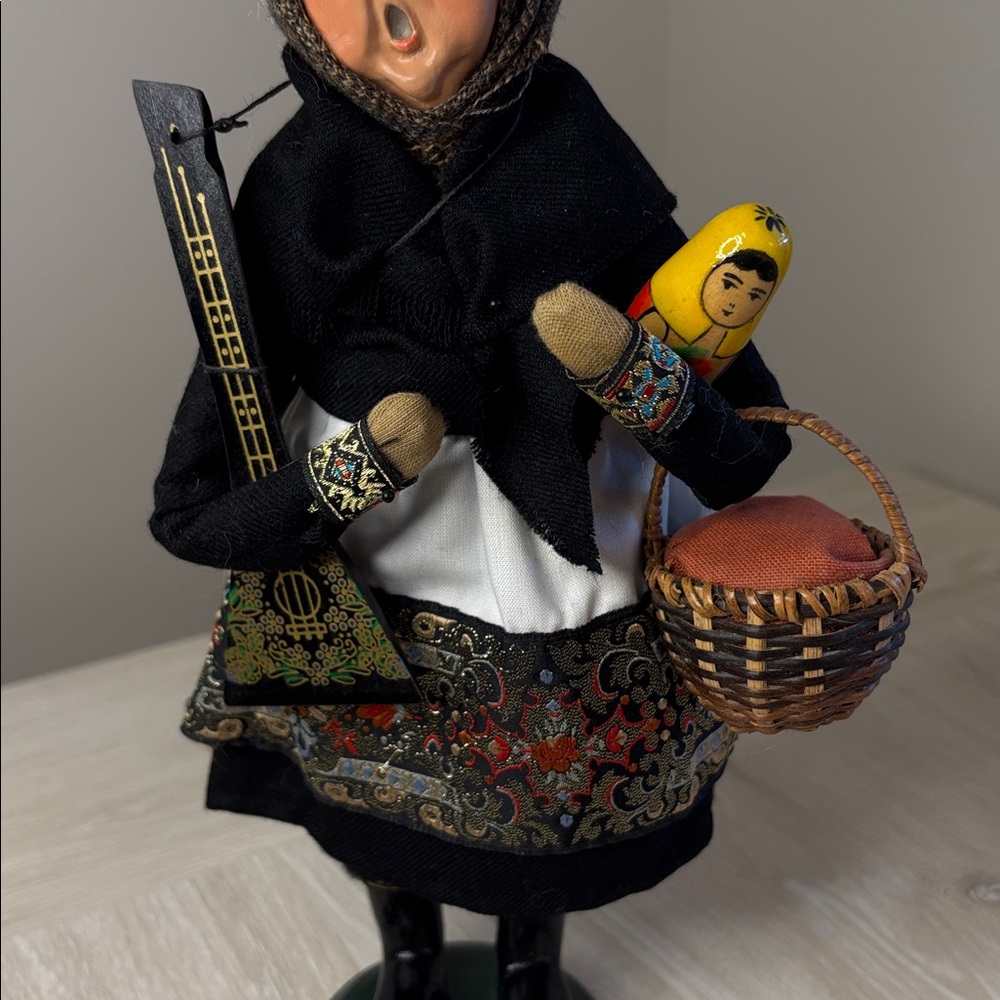 Byers Choice Carolers Babouska Russian Christmas Legend w/Balalaika/Nesting Doll - Picture 5 of 10